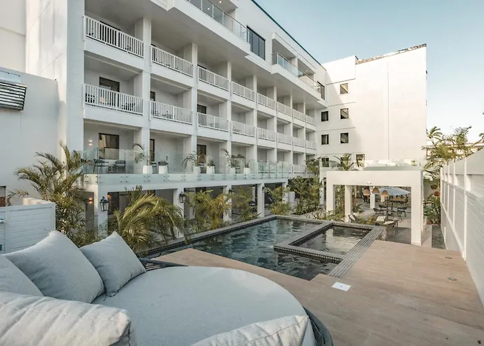 Jacuzzi hotel: Fort George Hotel And Spa