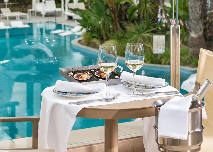 Aqua Silhouette & Spa - Adults Only