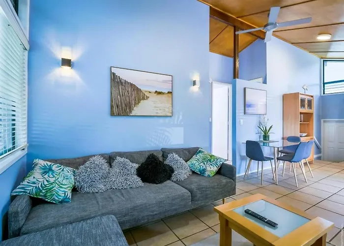 Pet Friendly hotel: Boat Harbour Studio Apartments And Villas
