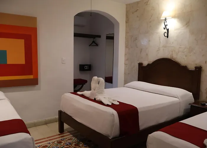 La Aurora Colonial