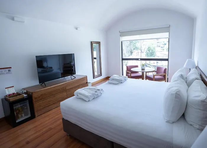 El Lago Hotel By Luoxo