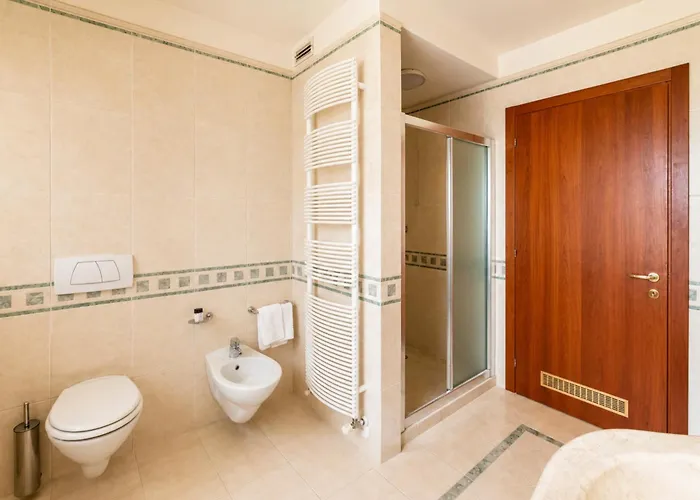 Phi Hotel Astoria