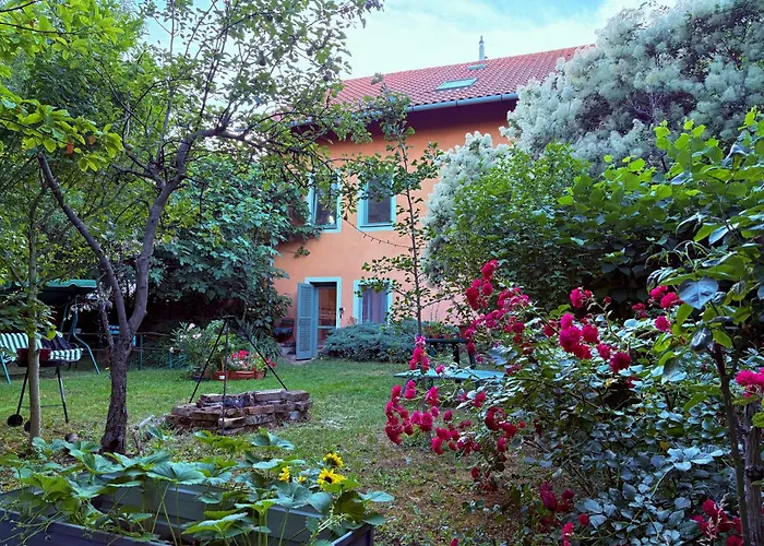 Balazs Guesthouse - In A Green Area, With Our Own Garden - Next To Metro 4 Station