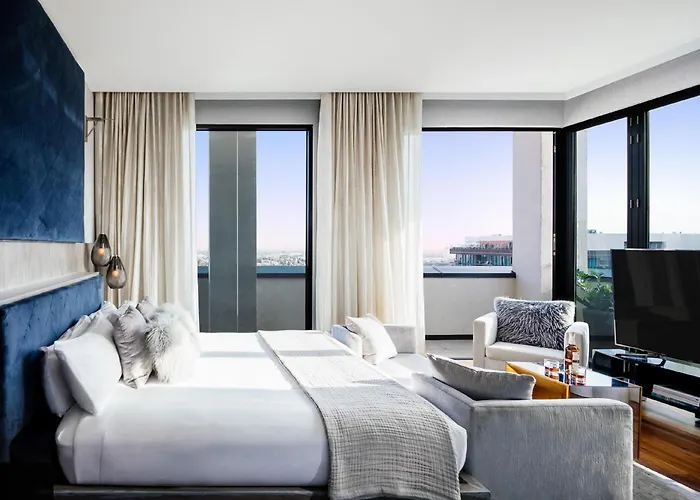 Hotels With Four Stars Dream Hollywood, By Hyatt