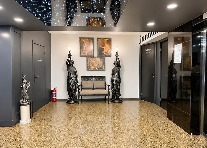 Peak Star Hotel