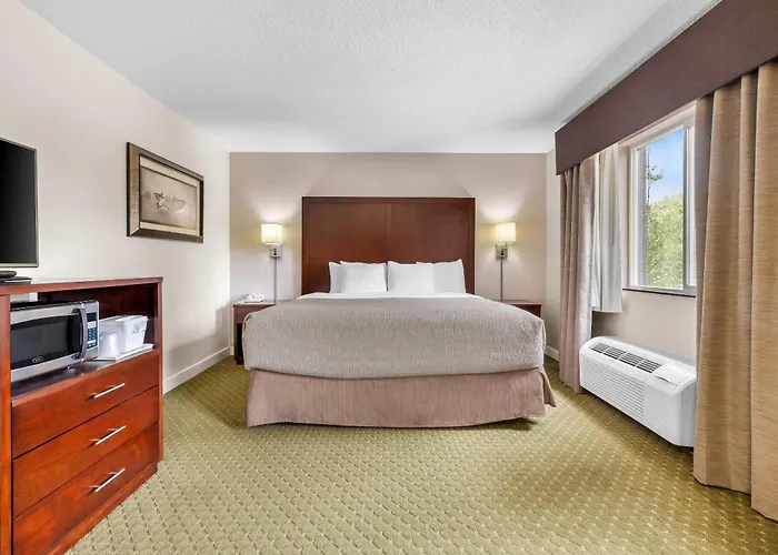 Quality Inn & Suites Clackamas - Portland