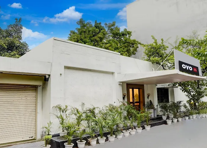 Hotel O Luxury Inn