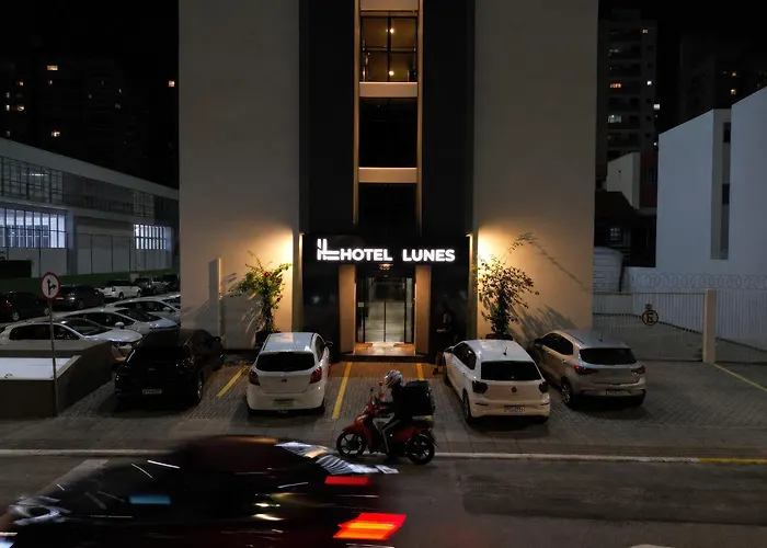 Hotel Lunes