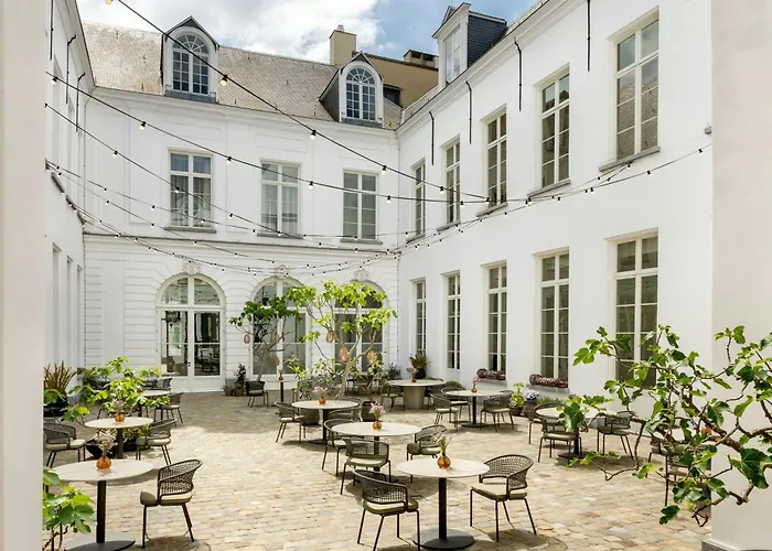 Sapphire House Antwerp, Autograph Collection
