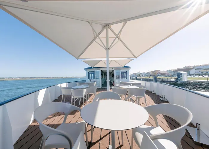 Costa Do Sal Boat Lounge