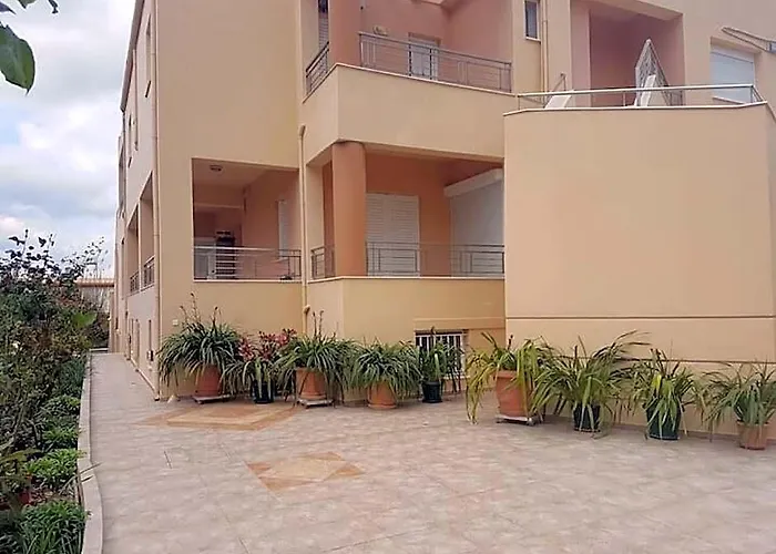 Sofie'S Garden View Apartment