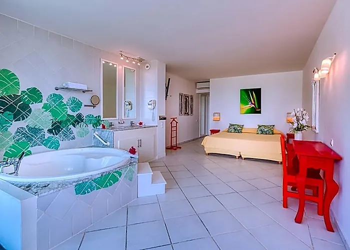 Le Domaine Anse Marcel Beach Resort