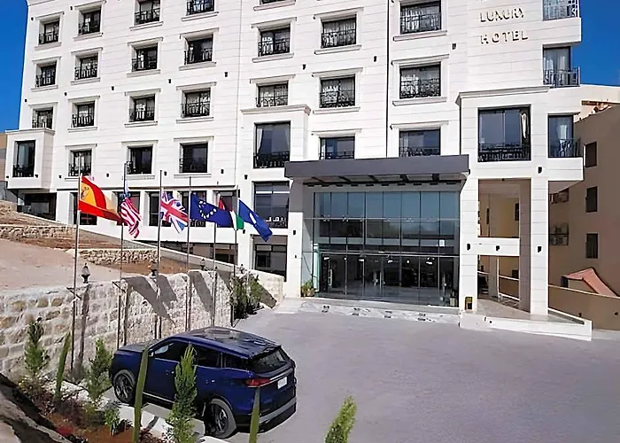 Petra Moon Luxury Hotel