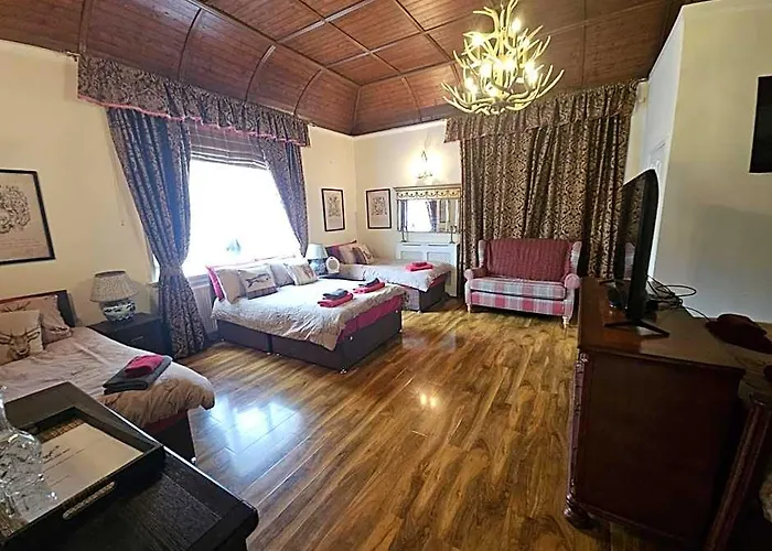 The West Highland Way Hotel And Campground Rooms And Pitches