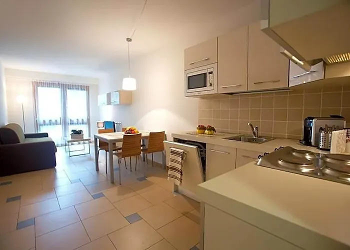 Lacroma Aparthotel
