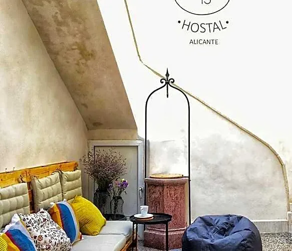 Numero Trece - Albergue Juvenil - Free Towels, Coffee & Tea, Remote Check-In (Adults Only)