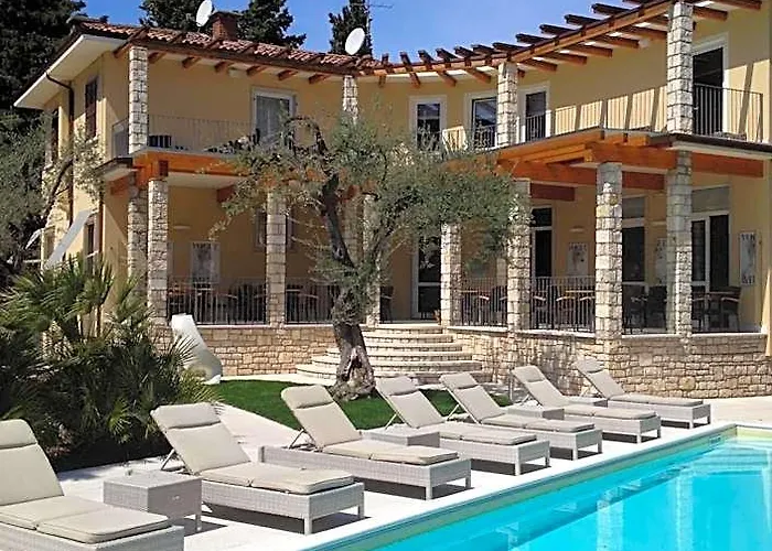 Baia Dei Pini Romantik Hotel