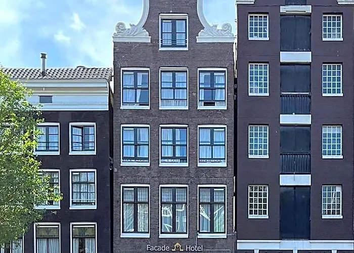  Facade