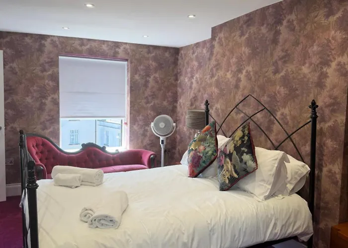 Kip 54 Monks Bar