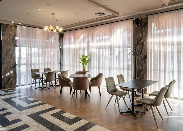 Fly Inn Hotel