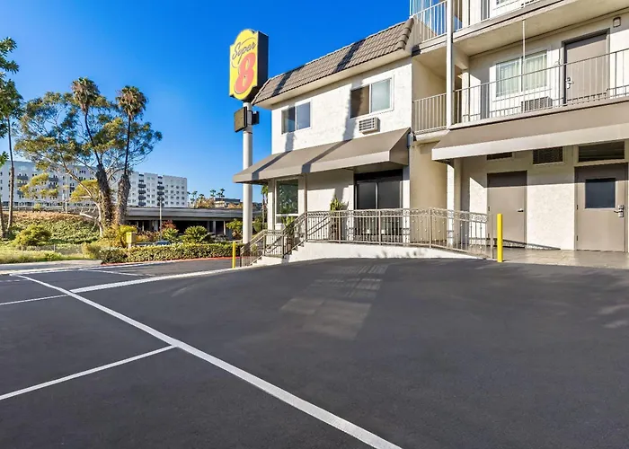 moteles Super 8 By Wyndham San Diego Circle