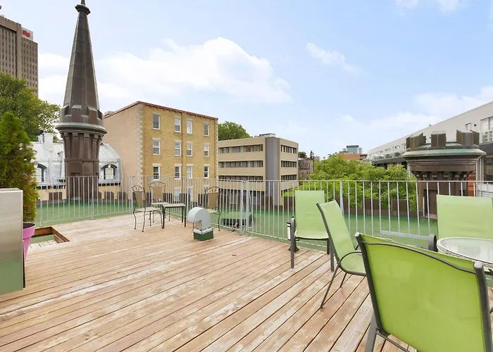 Сity center hotels Auberge Chateau Des Tourelles - Par Aneyro
