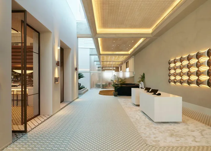 World Casino hotels Saint Kilda Beach