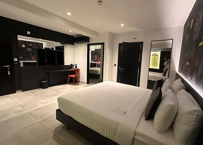 So City Hotel Adults Only