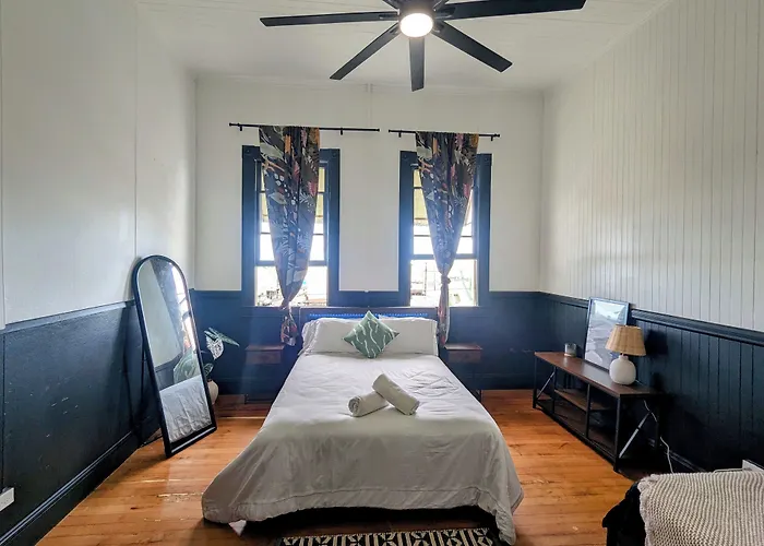 Howzit Hostels Hawaii