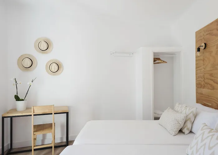 Forenna Hostel (Adults Only)