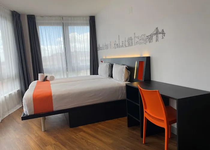 Easyhotel