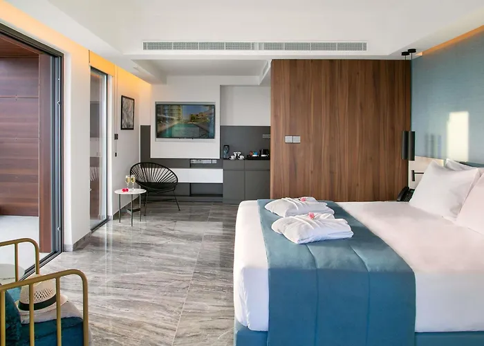 Mercure Larnaca Beach Resort