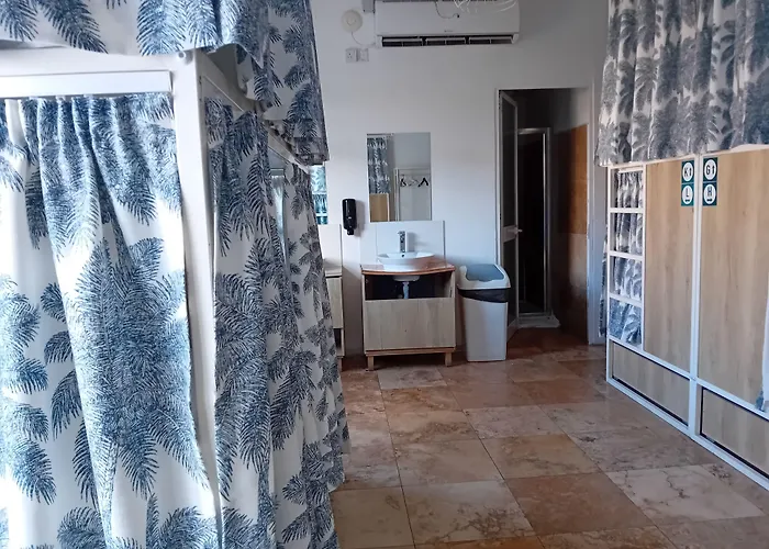Follow The Sun Boutique Hostel - Pool, Breakfast & Sea Views