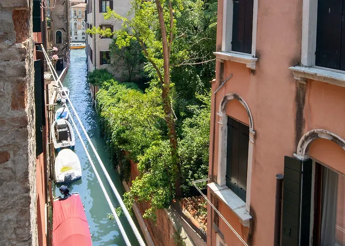 San Polo Canal View Apartments By Wonderful Italy