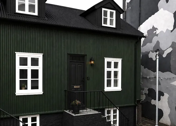 Grettir Guesthouse Downtown Charm
