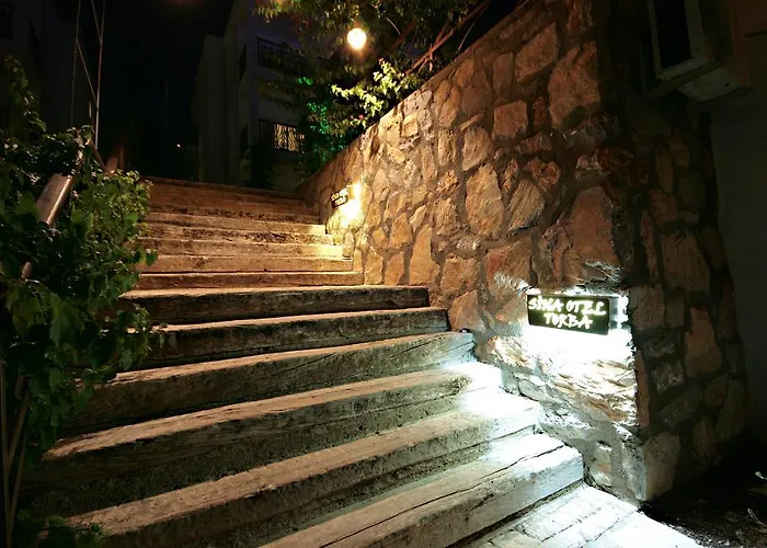 Sina Hotel (Adults Only)