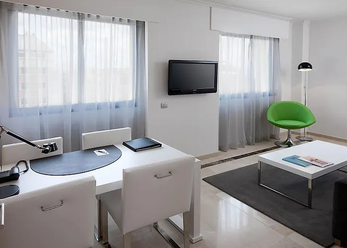 Hotel de golf: Nh Suites Prisma