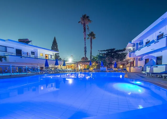 Waterpark Hotel: Yiannis Yard Studios & Apartments