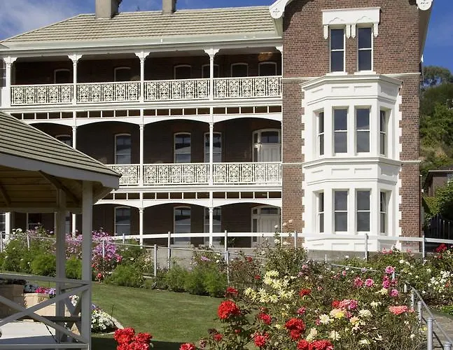 Family Hotel: Auldington Hotel