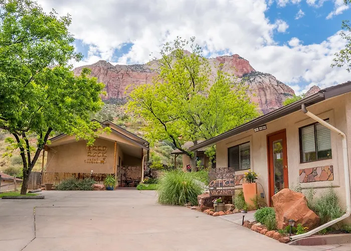 Motel: Red Rock Inn Cottages