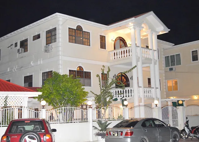 Central hotel: El Dorado Inn