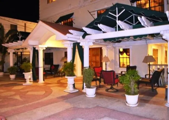 Central hotel: El Dorado Inn