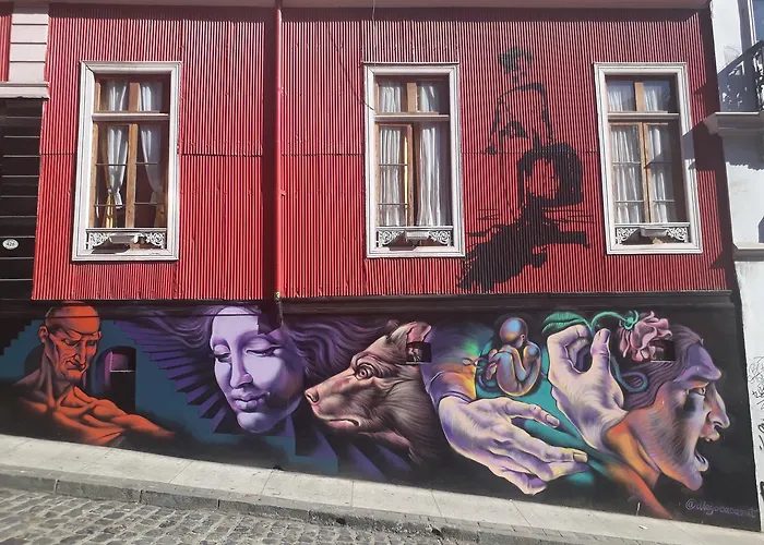 Hotel near College: Maki Suites Ex Hotel Da Vinci