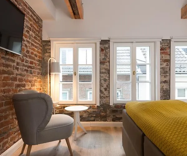 Apartment: Square Rooms 20