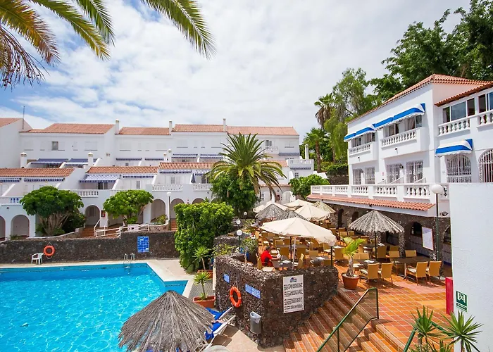 Hotel with pool: Ona Los Claveles