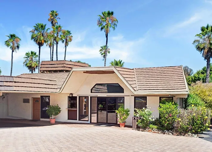 Motel: Super 8 By Wyndham Long Beach