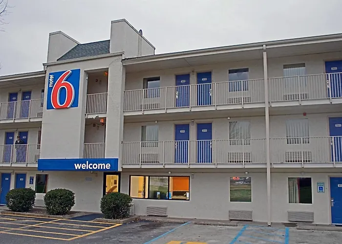 Hotel: Days Inn By Wyndham Charleston Wv