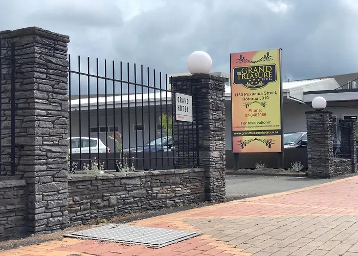 Pet Friendly hotel: The Grand Treasure Hotel