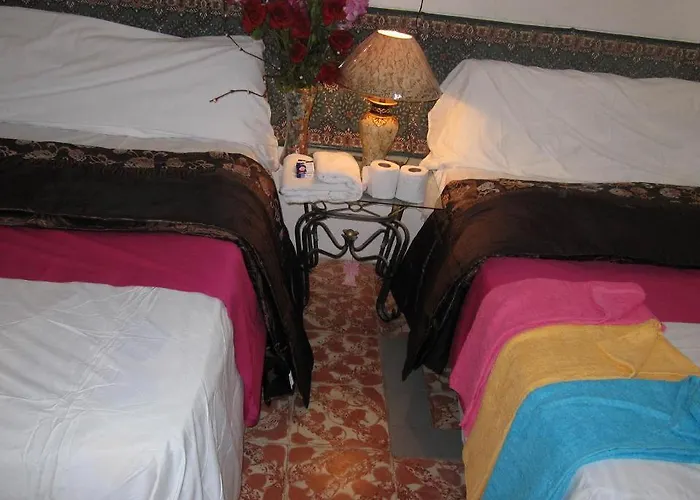 Cheap hotel: Bachelor Inn Hotel