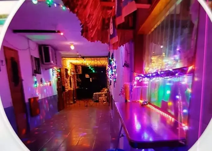 Cheap hotel: Bachelor Inn Hotel